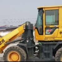 潍坊地区处理21年富达946铲车