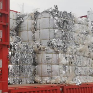 PET镀铝膜和滑膜混合现货30吨，郑州提货。1300每吨。